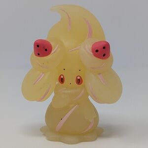 Pokemon Translucent Alcremie Figure